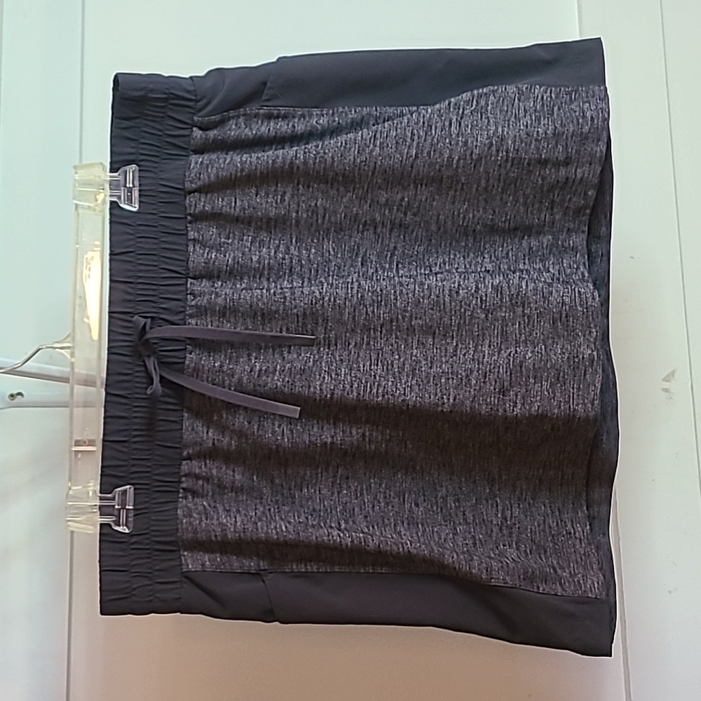 Athleta Excursion Hybrid Athletic Skort / Skirt Gray Size Large